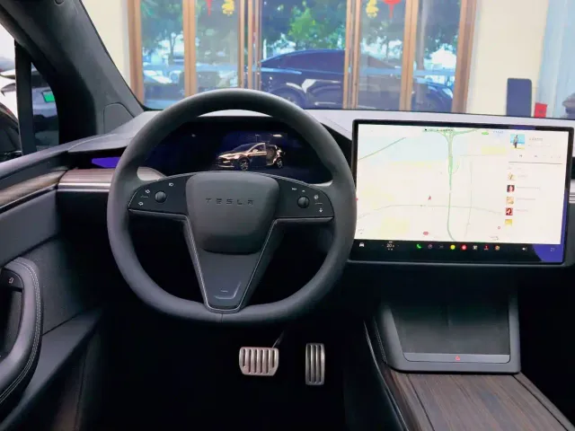 Tesla Model X — Фото автомобиля 10