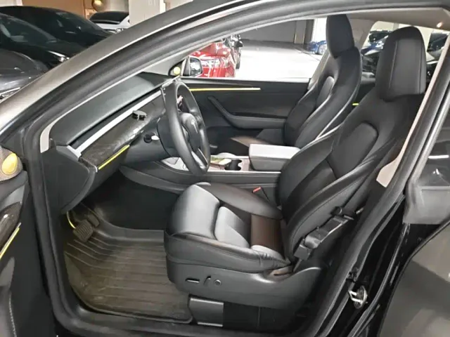 Tesla Model Y — Фото автомобиля 14