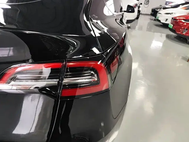 Tesla Model Y — Фото автомобиля 7