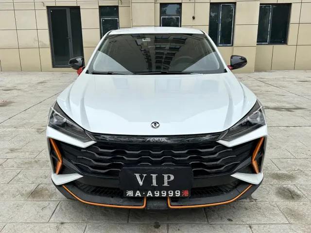 Dongfeng Yixuan — Фото автомобиля 2