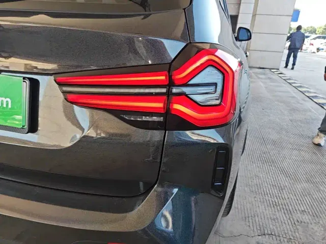 BMW iX3 — Фото автомобиля 7