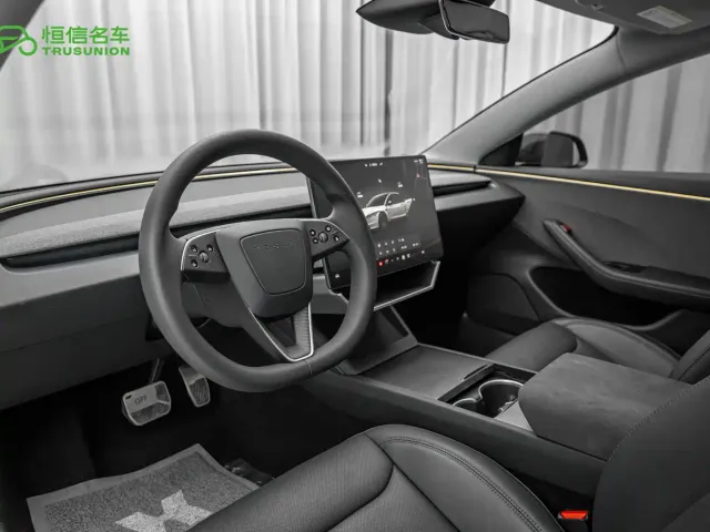 Tesla Model 3 — Фото автомобиля 13