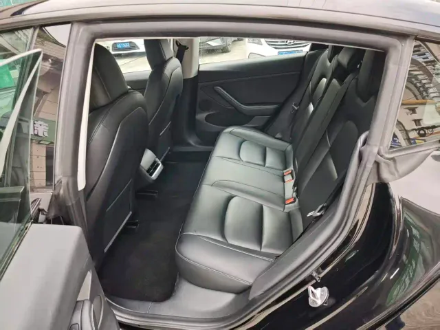 Tesla Model 3 — Фото автомобиля 7