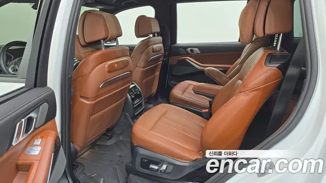 BMW X7 — Фото автомобиля 10