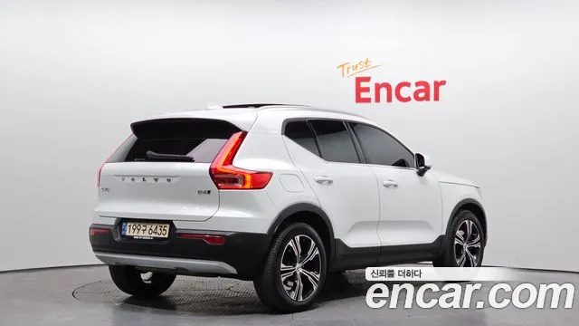 Вольво XC40 B4 Inscription — Фото автомобиля 2