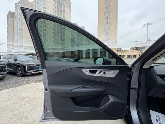 Hongqi E-QM5 — Фото автомобиля 15