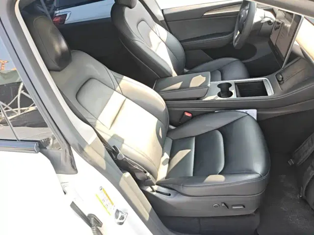 Tesla Model Y — Фото автомобиля 24