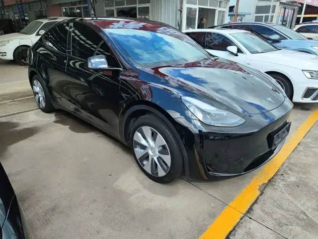 Tesla Model Y — Фото автомобиля 21