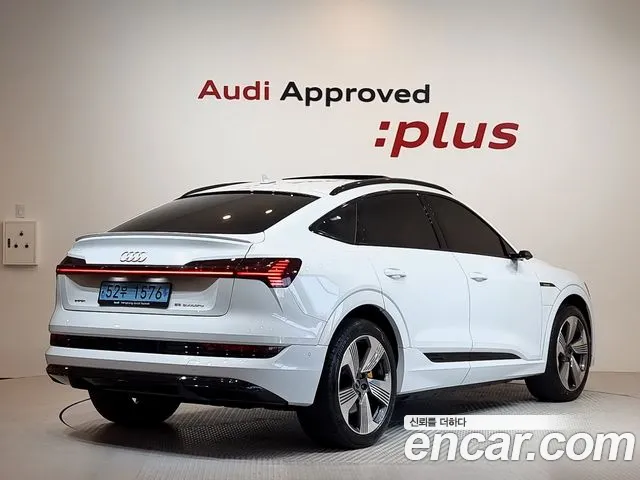 Audi e-tron — Фото автомобиля 2