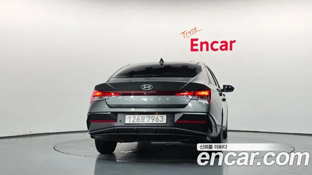 Hyundai Avante CN7 — Фото автомобиля 4