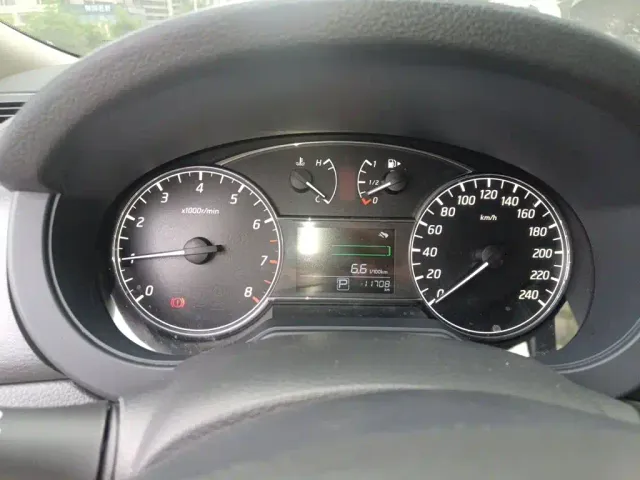 Nissan Tiida — Фото автомобиля 3
