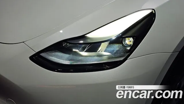 Tesla Model Y — Фото автомобиля 22