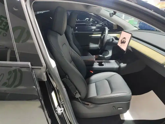 Tesla Model Y — Фото автомобиля 24