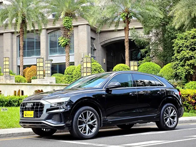 Фотография автомобиля — Audi Q8