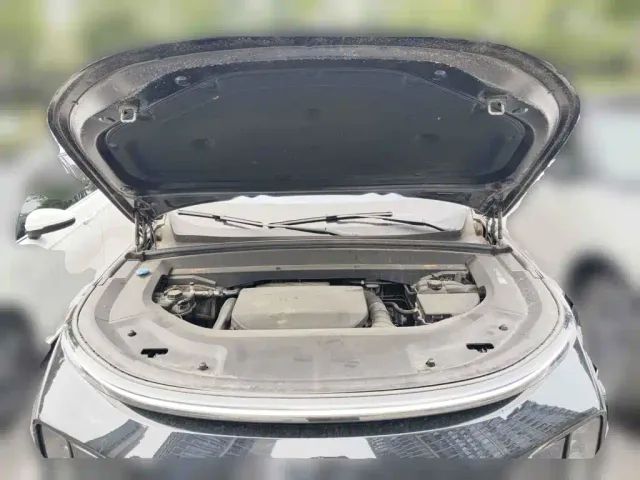 Li Auto L8 — Фото автомобиля 3