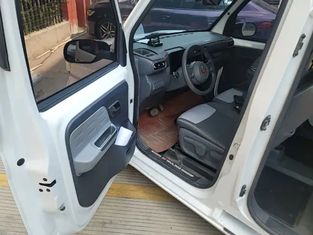 Wuling Zhiguang NEV — Фото автомобиля 15