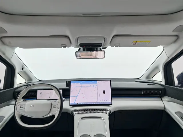 Xpeng X9 — Фото автомобиля 3