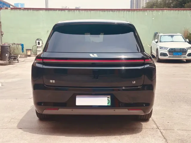 Li Auto L8 — Фото автомобиля 5