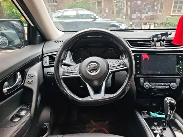 Nissan X-Trail — Фото автомобиля 2