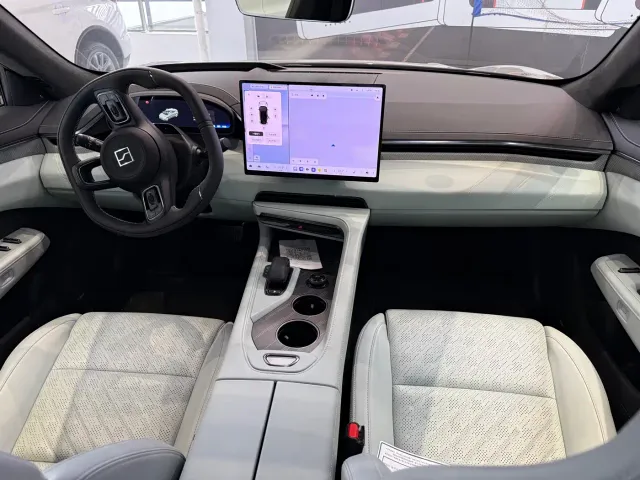 Zeekr 001 — Фото автомобиля 11