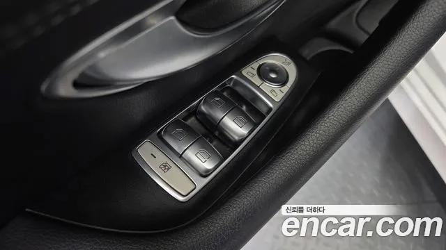 Mercedes-Benz E-Class — Фото автомобиля 12