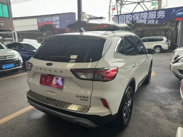 Ford Escape — Фото автомобиля 5
