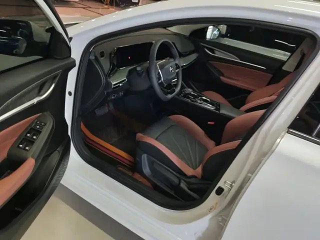 Changan Eado — Фото автомобиля 8