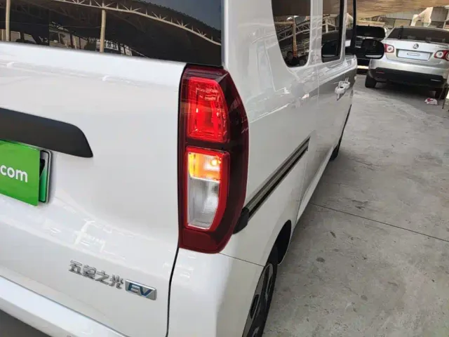 Wuling Zhiguang NEV — Фото автомобиля 7
