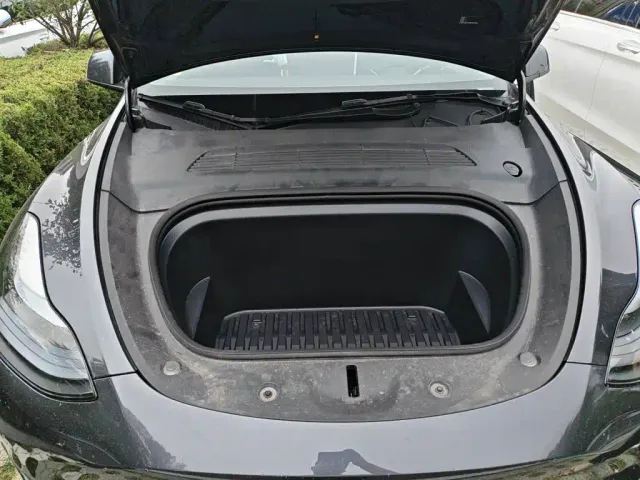 Tesla Model Y — Фото автомобиля 16