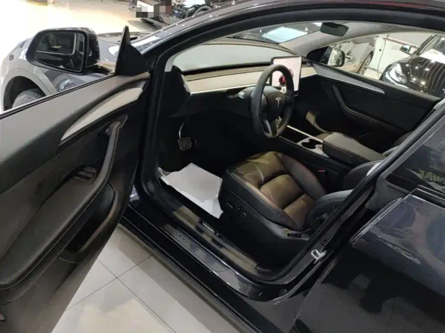 Tesla Model Y — Фото автомобиля 15