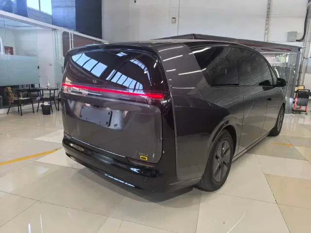 Li Auto MEGA — Фото автомобиля 13