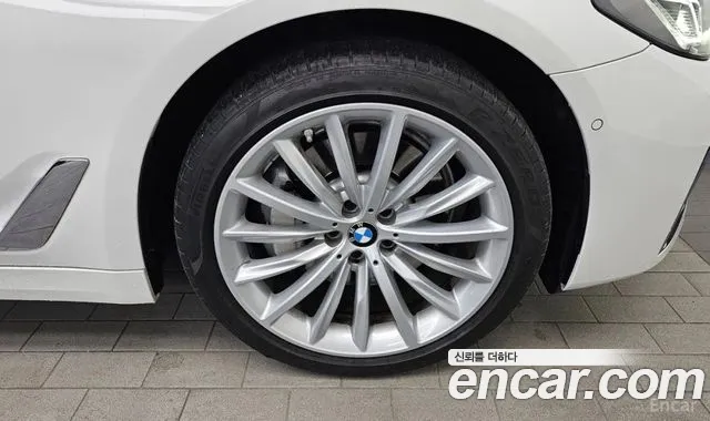 BMW 5-Series — Фото автомобиля 8