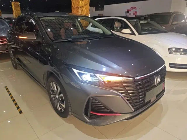 Changan Eado — Фото автомобиля 3