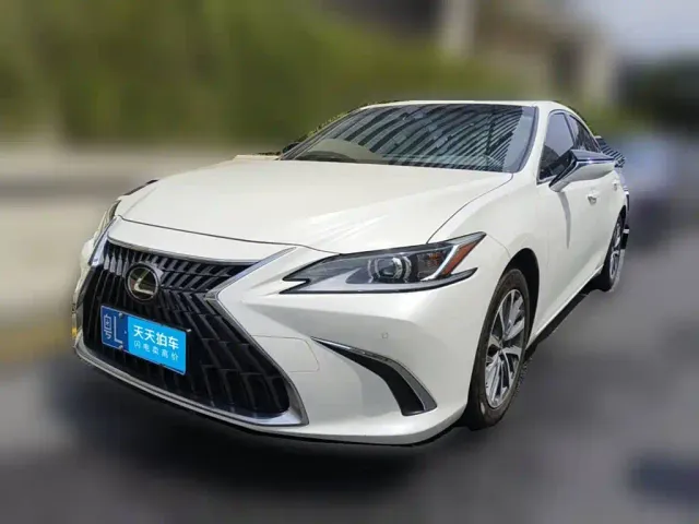 Фотография автомобиля — Lexus ES