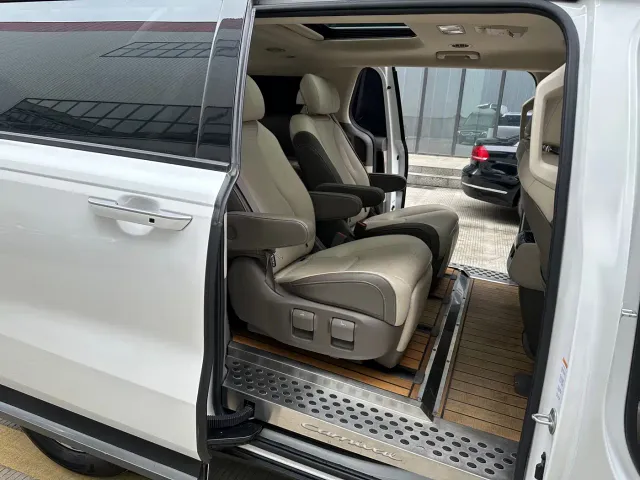 Kia Carnival 2021 2.0T Flagship Edition — Фото автомобиля 17