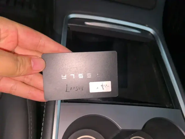 Tesla Model 3 — Фото автомобиля 8