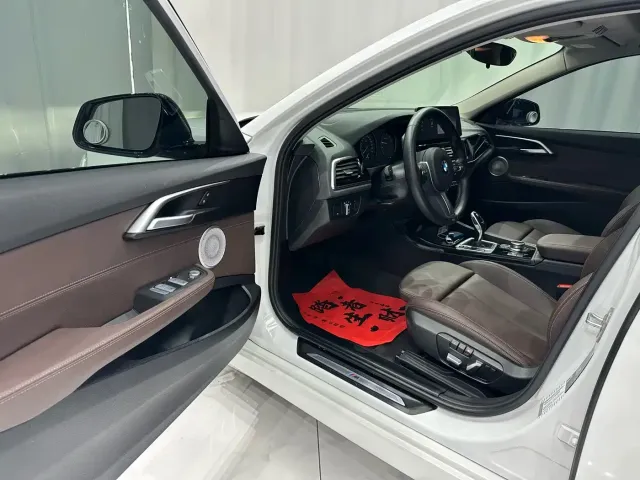BMW BMW 1 Series 2023 120i M Sport Shadow Edition — Фото автомобиля 6