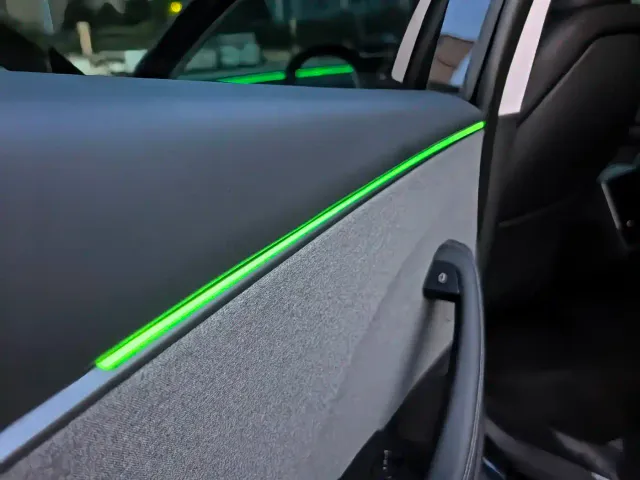 Tesla Model 3 — Фото автомобиля 15