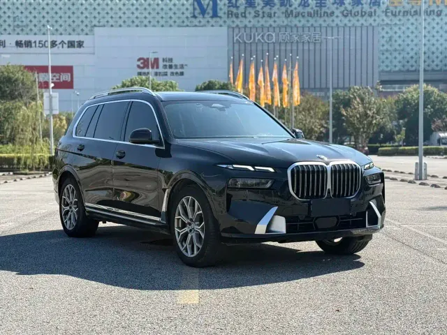 BMW X7 — Фото автомобиля 3