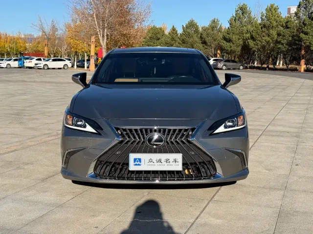 Lexus ES — Фото автомобиля 2