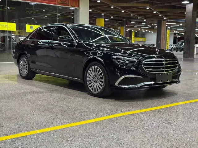 Mercedes-Benz E-Class — Фото автомобиля 3