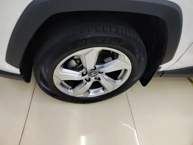 Toyota RAV4 — Фото автомобиля 22