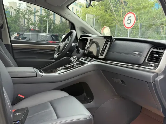 GAC Trumpchi M8 — Фото автомобиля 9
