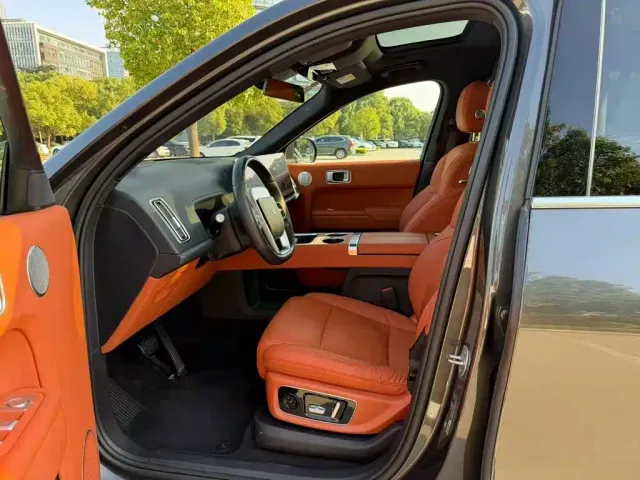 Li Auto L8 — Фото автомобиля 4