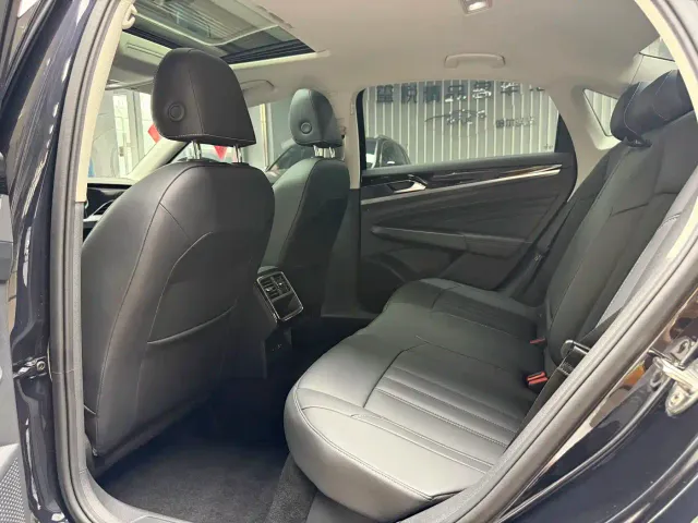 Volkswagen Passat — Фото автомобиля 23
