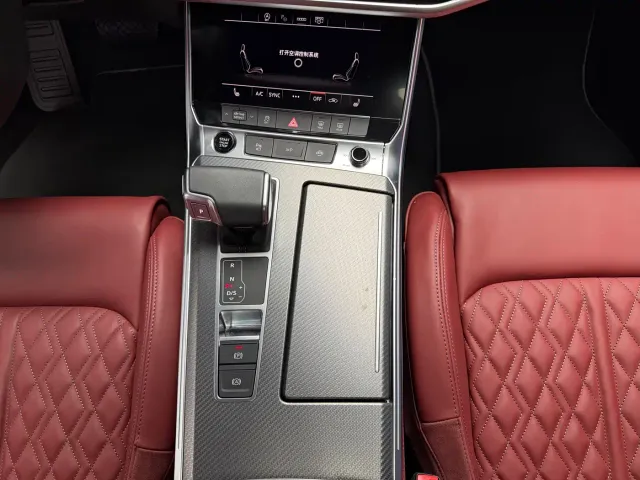 Audi A7L — Фото автомобиля 10
