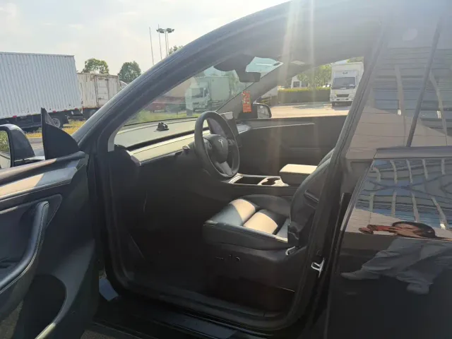 Tesla Model Y — Фото автомобиля 8