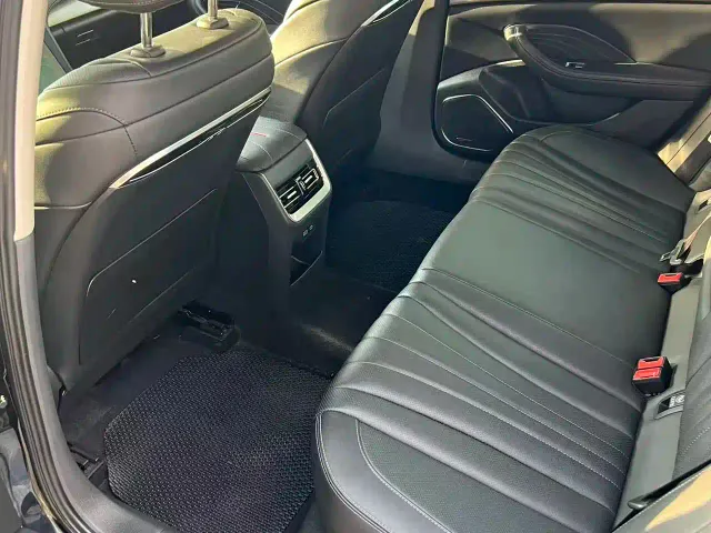 Hongqi H5 — Фото автомобиля 11