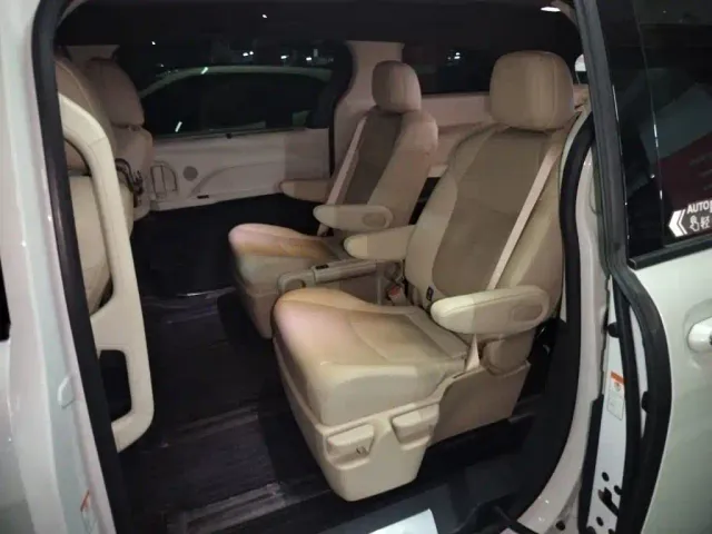 Toyota Granvia — Фото автомобиля 13