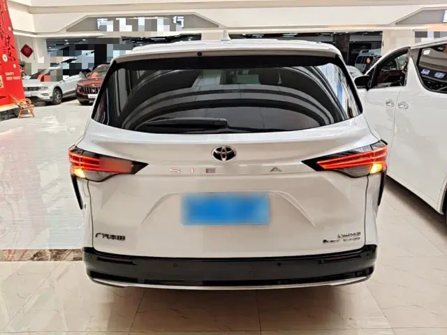 Toyota Sienna — Фото автомобиля 5